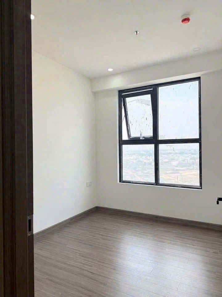 Không gian phòng ngủ lót sàn gỗ cao cấp dự án A&T Saigon Riverside