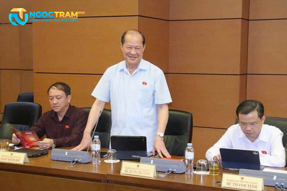 Đại biểu Bế Xuân Trường phát biểu tại phiên thảo luận về chính sách đất đai, nhà ở và bất động sản