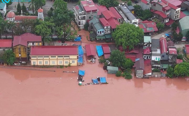 Khu dân cư tại Lạng Sơn ngập sâu trong nước lũ sau mưa lớn.