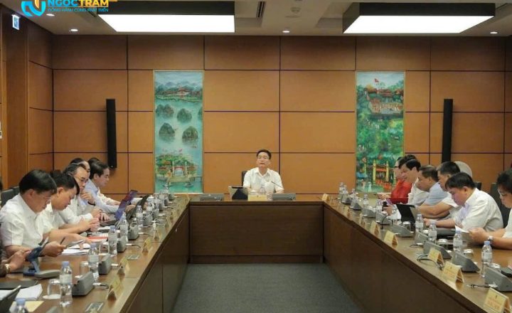 Đoàn đại biểu Quốc hội tỉnh Lào Cai thảo luận về chính sách đất đai và bất động sản