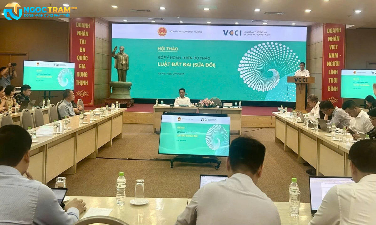 Ông Đậu Anh Tuấn phát biểu tại hội thảo góp ý hoàn thiện dự thảo Luật Đất đai (sửa đổi).