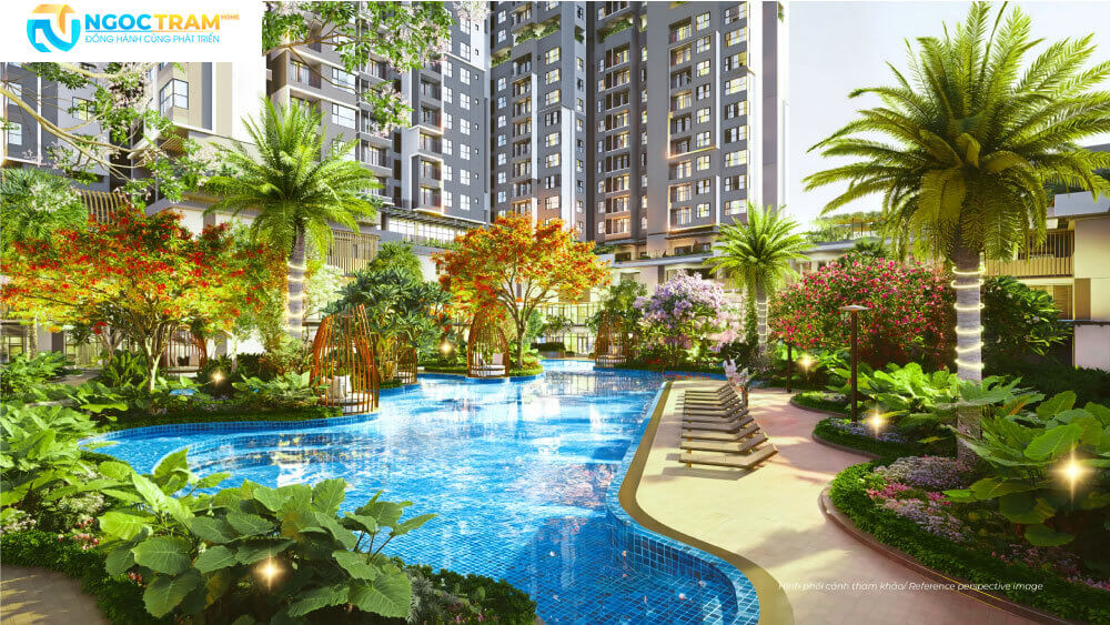Khu vực hồ bơi ngoài trời xanh mát bao quanh bởi cây xanh tại The Collection 688 Bình Dương