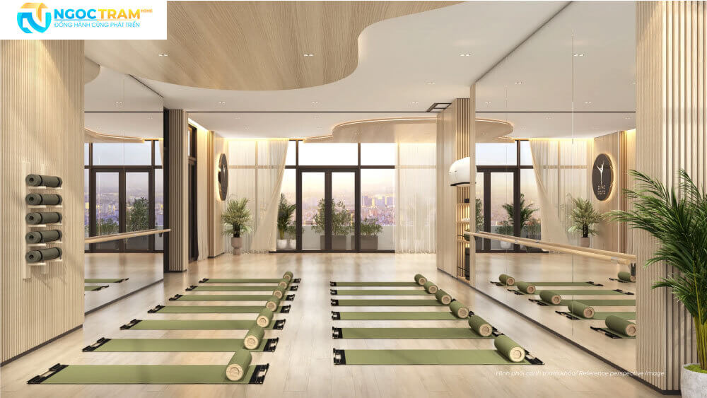 Không gian phòng tập Yoga trong nhà rộng rãi với thảm và gương lớn tại The Collection 688 Bình Dương